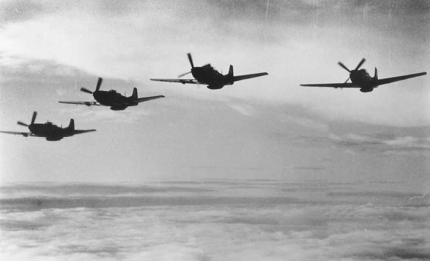 http://ww2today.com/wp-content/uploads/2014/10/Silhouettes-of-P-51s-in-flight.jpg