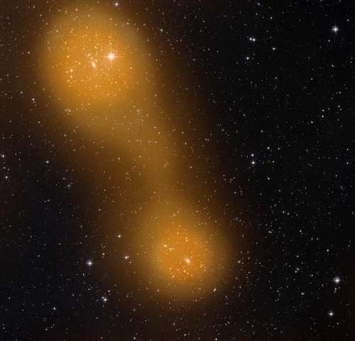 Rappresentazione di alcune galassie dell'ammasso della galassia di Abell circondate da una nube di gas.