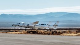 Il primo volo di prova a motore di SpaceShipTwo da quando si è trasferito in New Mexico si esaurisce