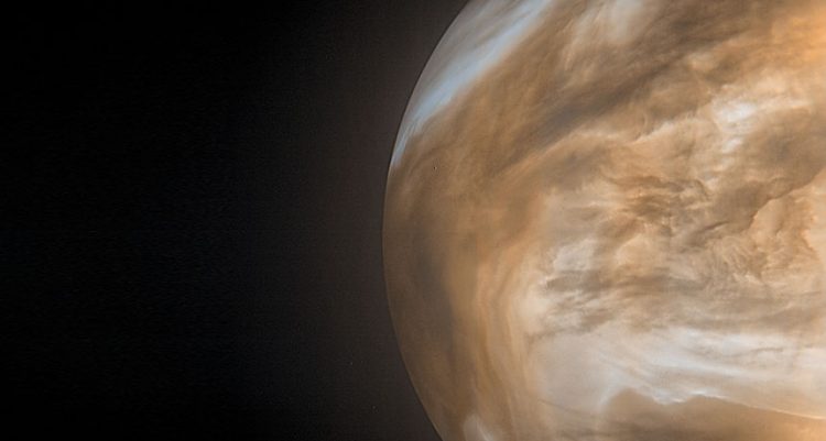 Immagine dell'atmosfera di Venere che brilla nell'infrarosso.